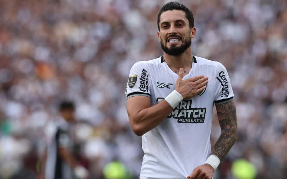 Alex-Telles-comemora-gol-marcado-de-penalti-na-final-da-Libertadores-pelo-Botafogo-contra-o-Atletico-MG-scaled-aspect-ratio-512-320