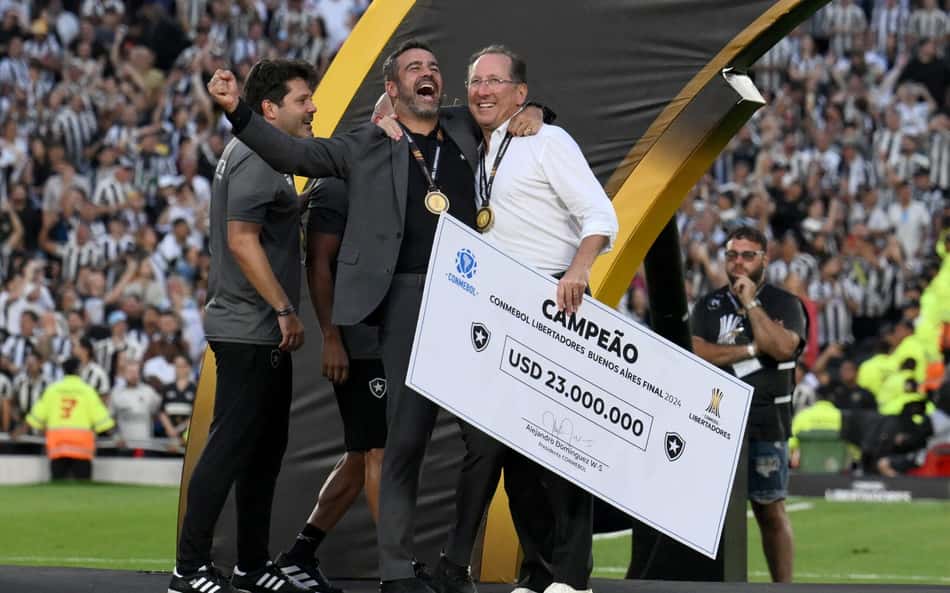 Textor comenta interesse de clubes europeus em Artur Jorge, do Botafogo