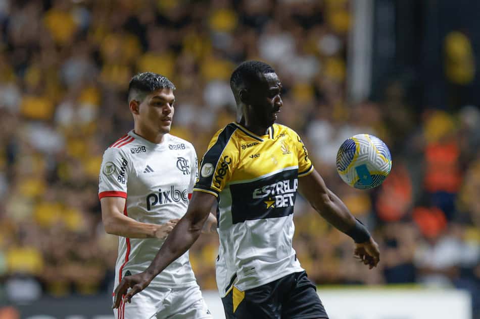 Bolasie, do Criciúma, no jogo contra o Flamengo
