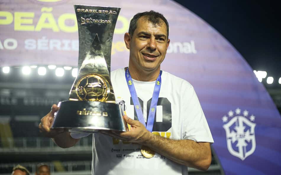 Torcedores do Vasco vão à loucura com contratação de Carille: 'Bizarro'
