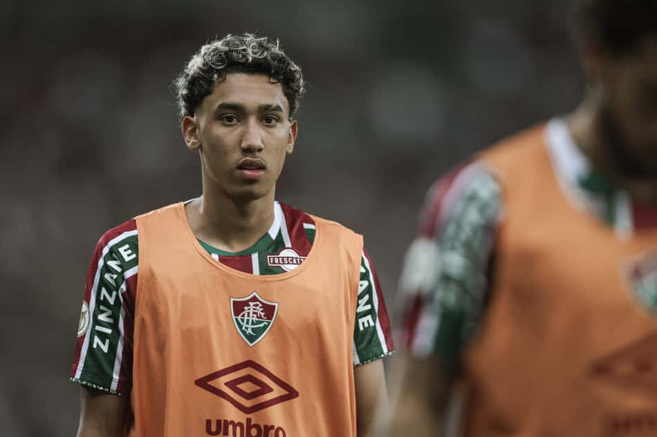 Isaque durante aquecimento no jogo entre Fluminense e Cuiabá