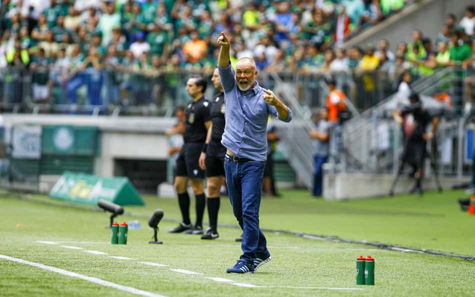 Fluminense e Mano Menezes conversam por renovação de contrato