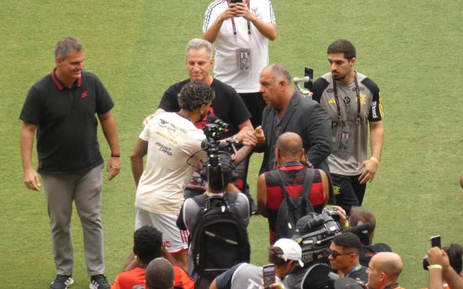 VP do Flamengo, Marcos Braz comenta abraço em Gabigol: 'Reconhecimento da minha importância'
