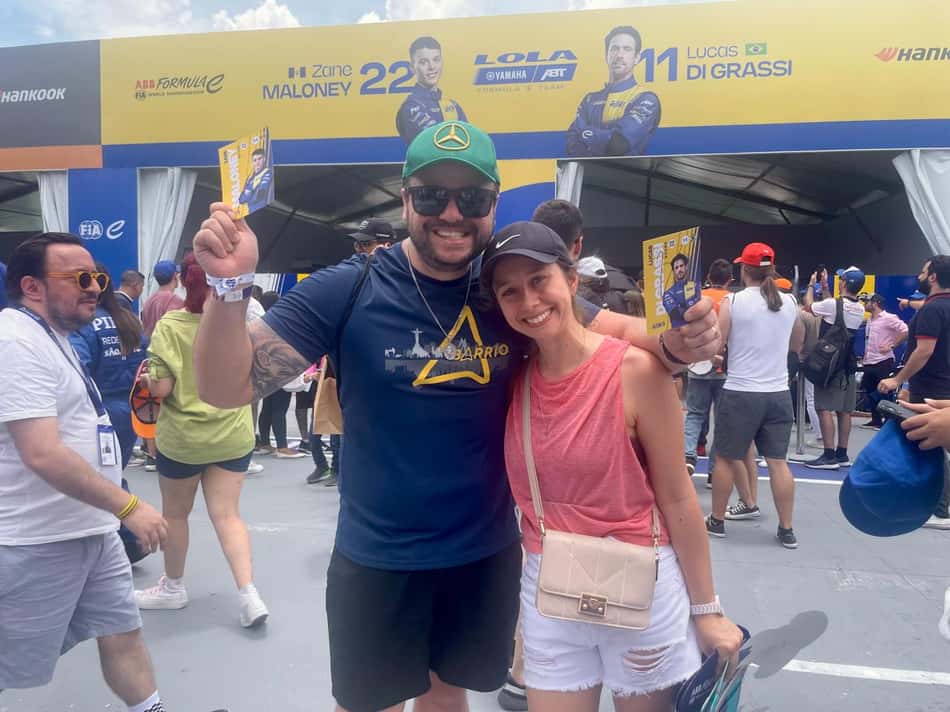 Ramón e Daniela na área do paddock