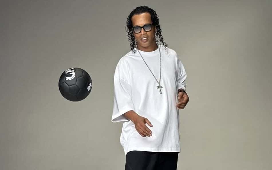 Ronaldinho Gaúcho participa de jogo beneficente com transmissão da ESPN
