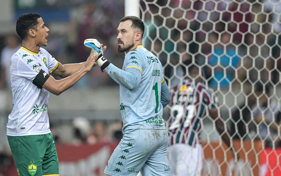 Torcedores do Fluminense se revoltam com titular: 'Excluído da história'