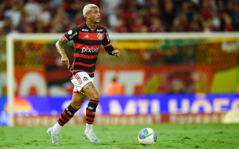 Filipe Luís elogia temporada de Wesley no Flamengo: 'Melhor do Brasil'