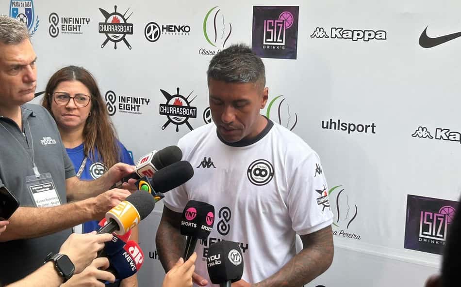 Paulinho se declara ao Corinthians em jogo de despedida: 'É diferente'