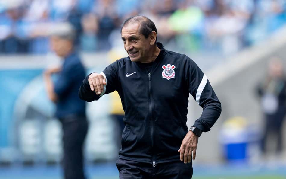 Ramón Díaz cobra mudança de mentalidade no Corinthians: 'Pensar grande'