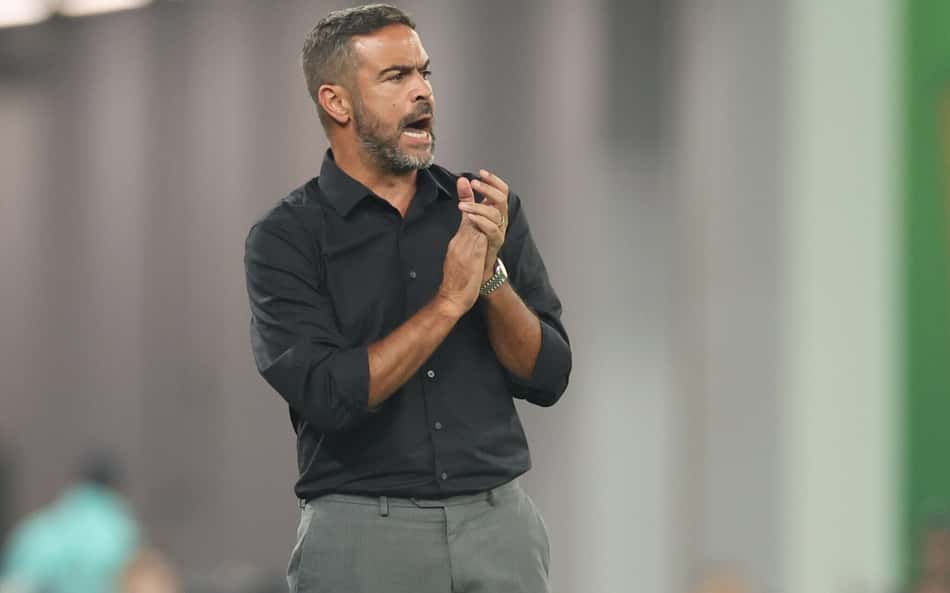 Artur Jorge admite desgaste do Botafogo: 'Jogamos contra nós mesmos'