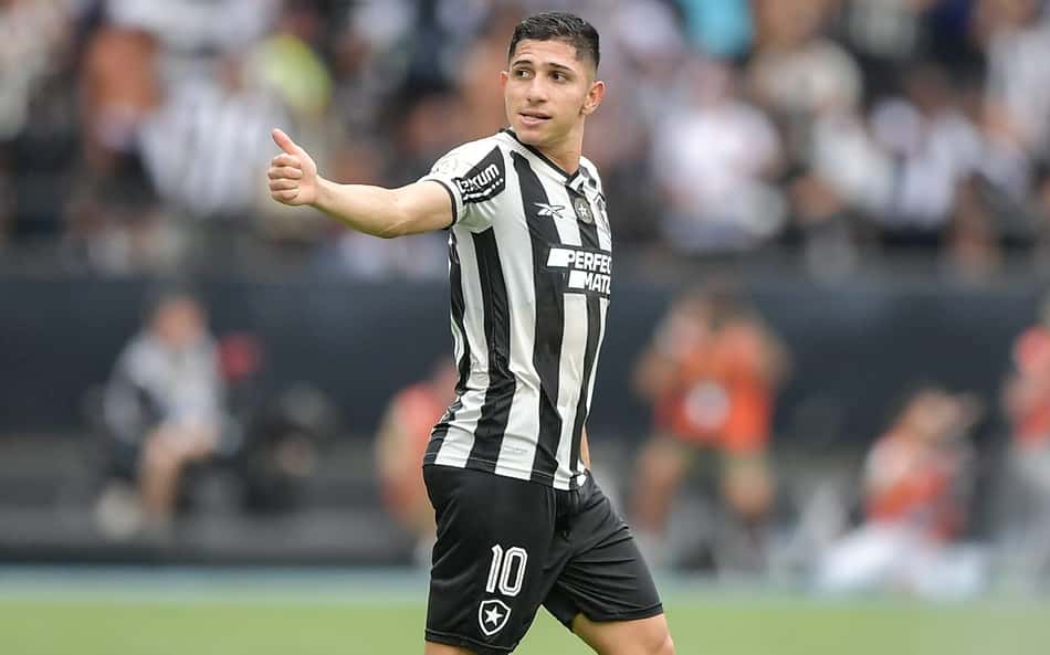 Torcedores do Botafogo enlouquecem com pintura de Savarino: 'Melhor da temporada'