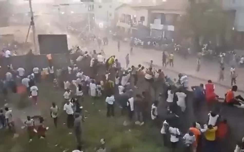Tragédia em estádio na Guiné deixa 56 mortos