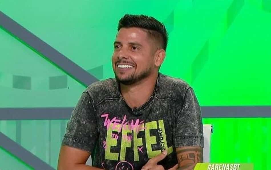 Ex-Corinthians doa R$ 10 mil em vaquinha, e Cicinho provoca: 'São Paulo não precisa'