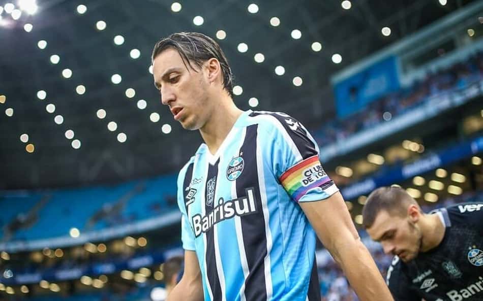 Geromel celebra apoio da torcida e vitória do Grêmio próximo de sua despedida