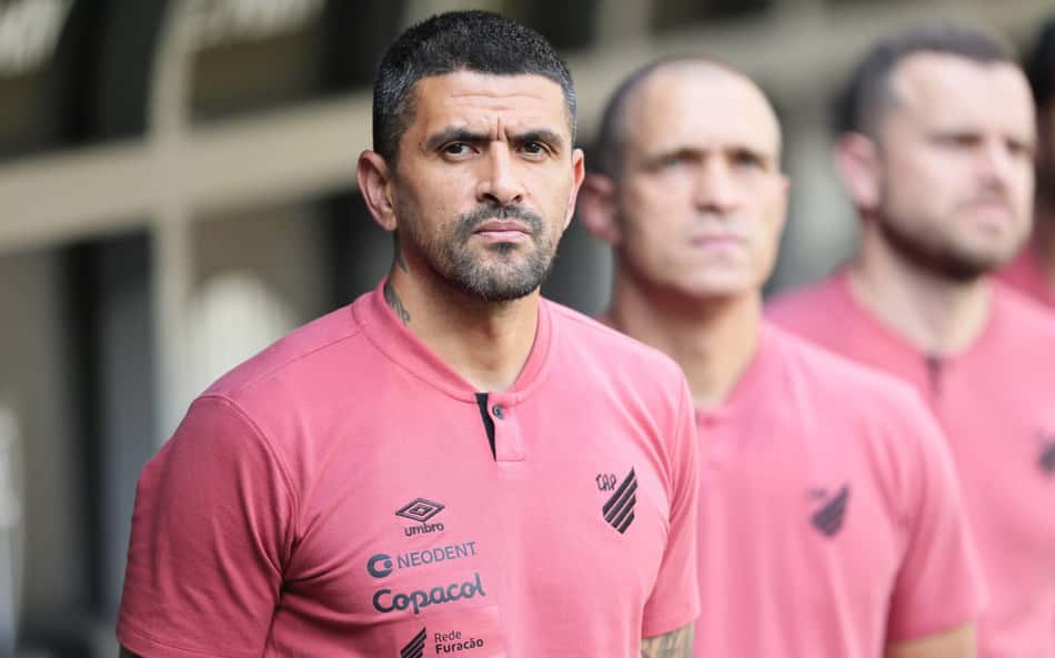 Ex-técnico de Ceará e Athletico assume cargo em gigante da Europa
