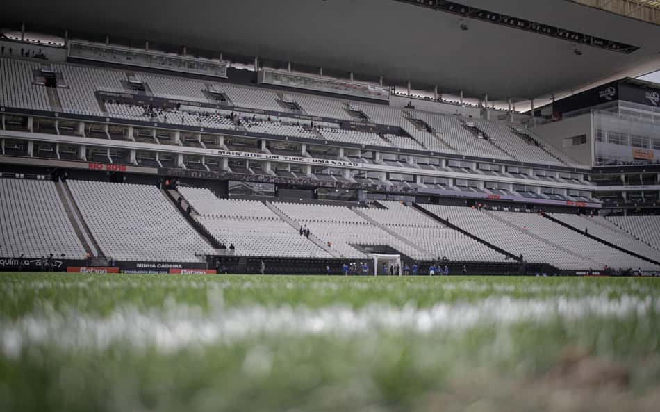 Torcedores do Fluminense agradecem ao Corinthians e fazem Pix para 'vaquinha'