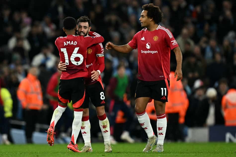 O Manchester United comemora resultado (Foto: Paul ELLIS / AFP)