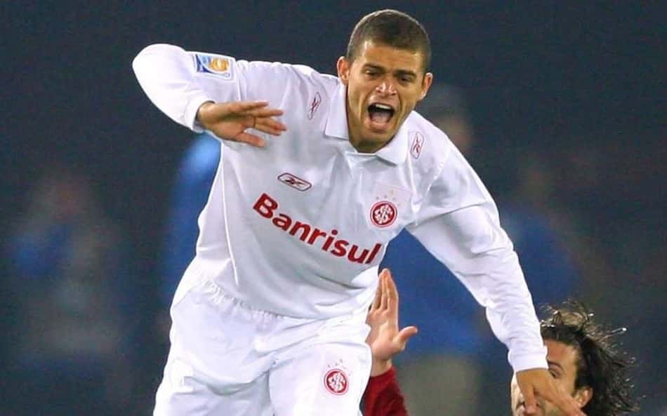 Por onde anda Edinho, ex-volante de Inter e Flu?