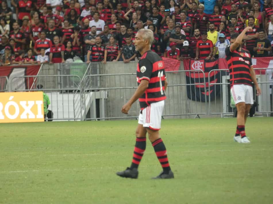 Romário durante jogo de despedida de Adriano Imperador.