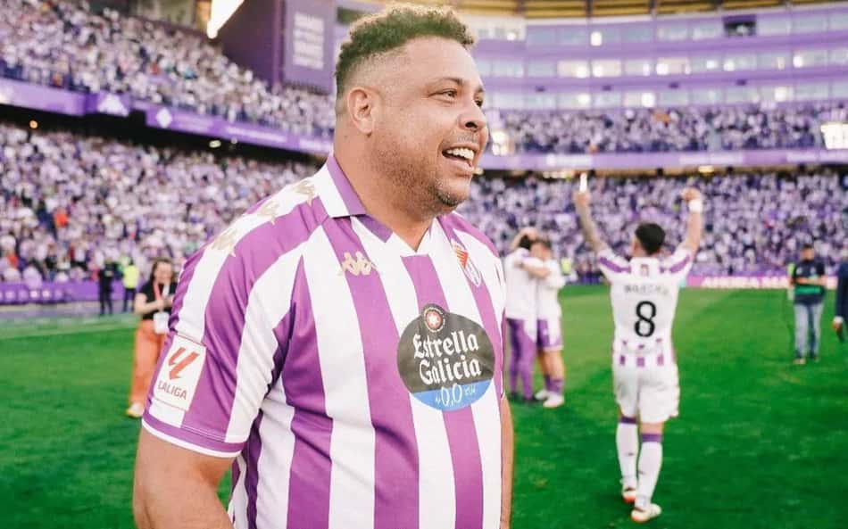 Torcida europeia protesta contra Ronaldo Fenômeno: 'Vai para casa'