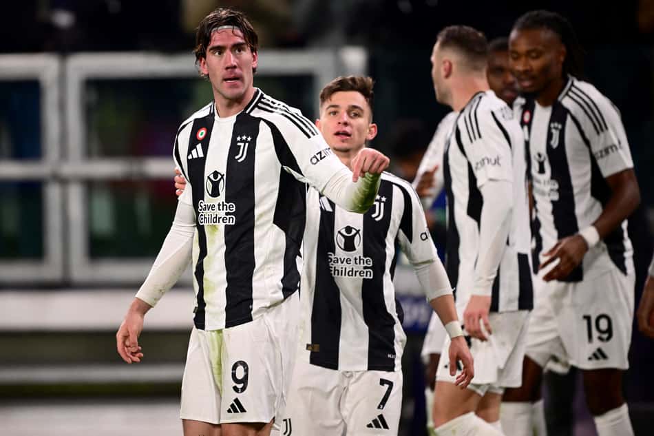 Vlahovic comemora gol após falha de Ederson (Foto: Marco Bertorello/AFP)