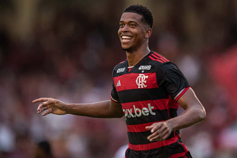 Carlinhos comemorando gol do Flamengo