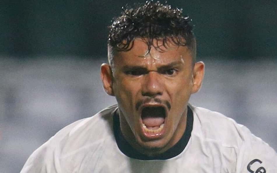 Mercado da bola: Tiquinho Soares chega a Santos para assinar com o Peixe