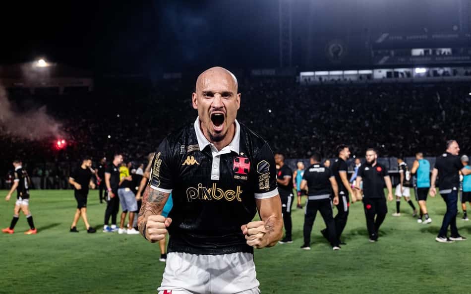 Mercado da Bola: Perto de deixar o Vasco, Maicon se apresenta ao Coritiba para fazer exames