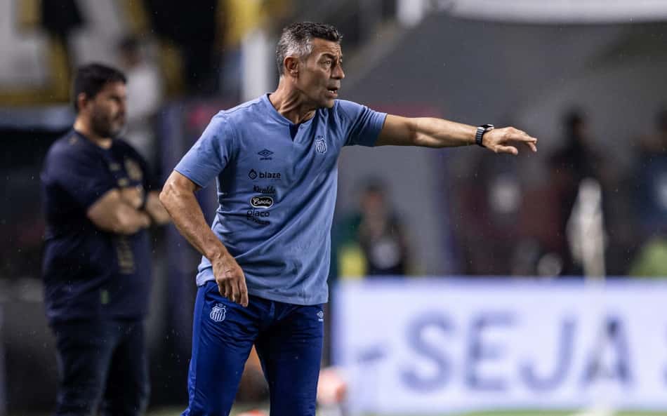 Pedro Caixinha lamenta derrota do Santos: 'Dores do crescimento'
