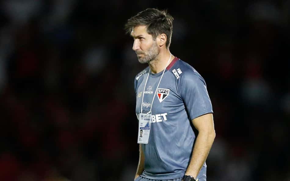 Cuberas elogia reforços da base após empate: 'Uma partida não define a situação'