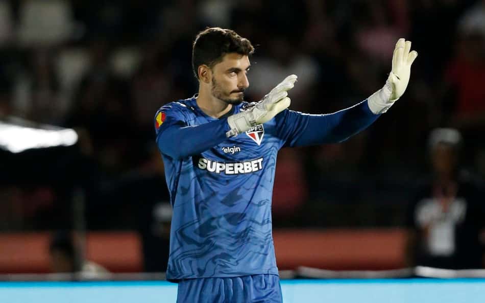 Rafael vê espaço para evolução do São Paulo, mas ressalta 'jogo de entrega' da equipe