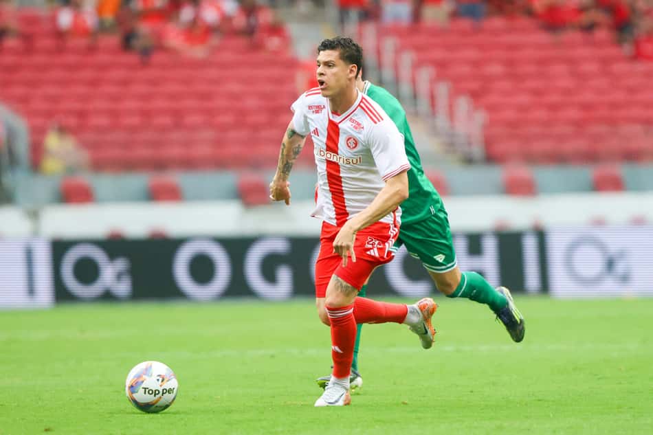 Ronaldo fez a sua estreia com a camisa do Internacional (Foto: Ricardo Duarte/SC Internacional)
