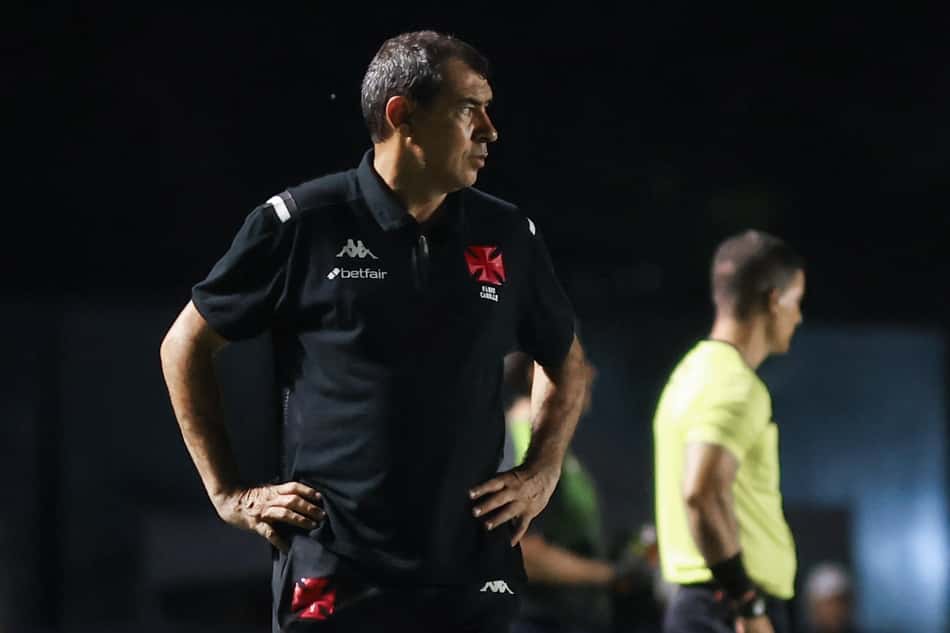 Fábio Carille durante a partida contra a Portuguesa-RJ (Foto: Matheus Lima/Vasco)