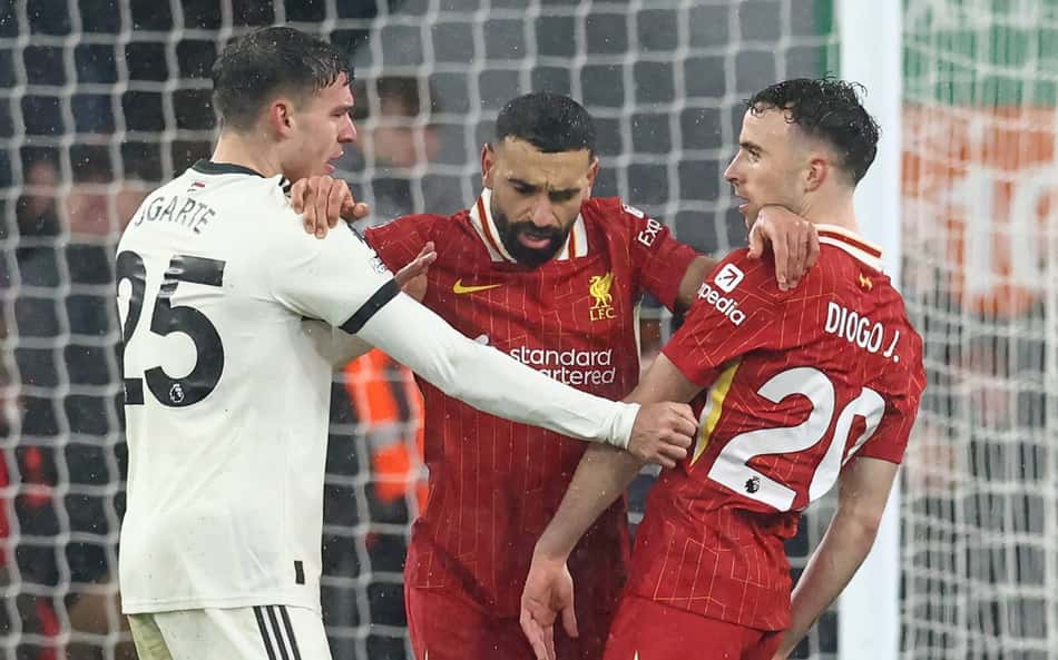 Liverpool empata com Manchester United em clássico histórico