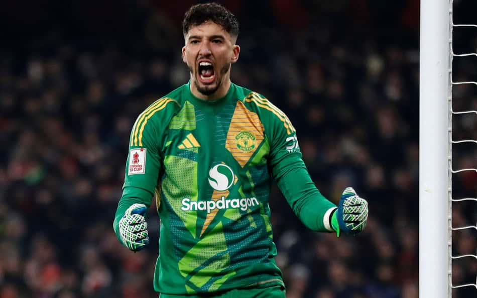 Manchester United supera Arsenal nos pênaltis com um a menos