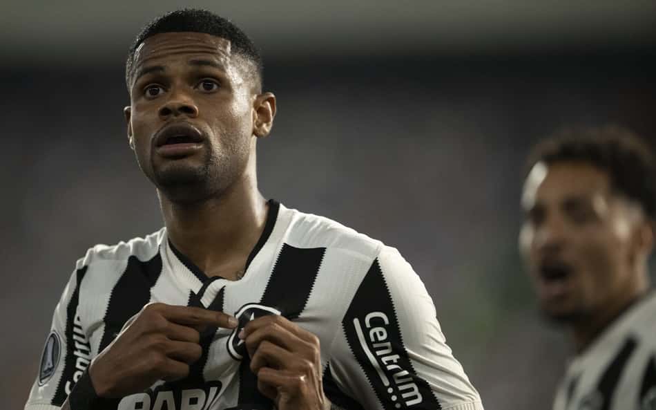 Botafoguenses se animam com recado de Júnior Santos em reapresentação: 'Será que fica?'