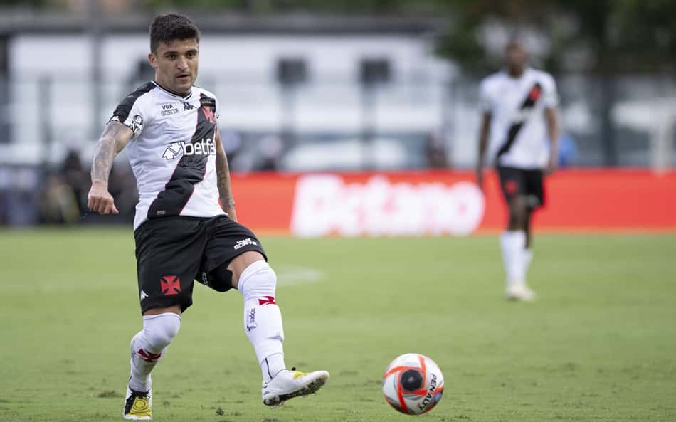 Victor Luís detalha aprendizado com jovens jogadores do Vasco neste início de temporada