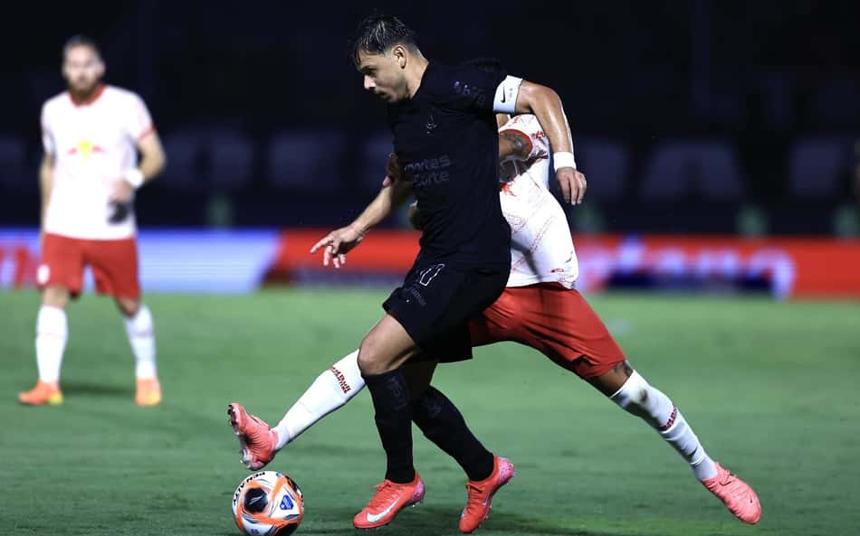 Torcida do Corinthians se revolta com marcação da arbitragem: 'Por quê?'