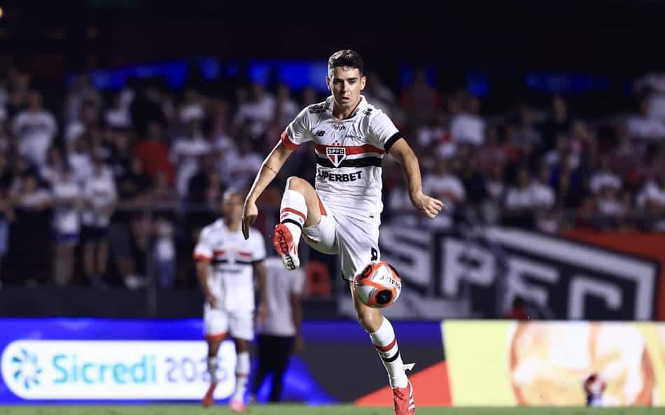 Oscar rouba a cena com lance plástico em São Paulo x Guarani: 'Absurdo'