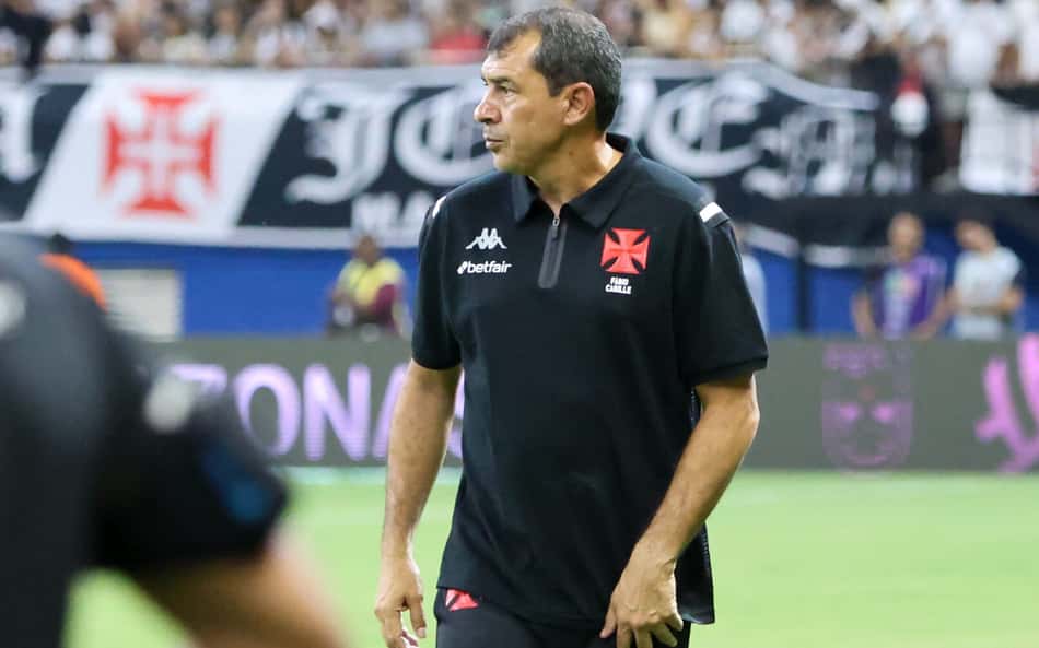 Vasco pega a Portuguesa em jogo do 'retorno' de Carille a São Januário