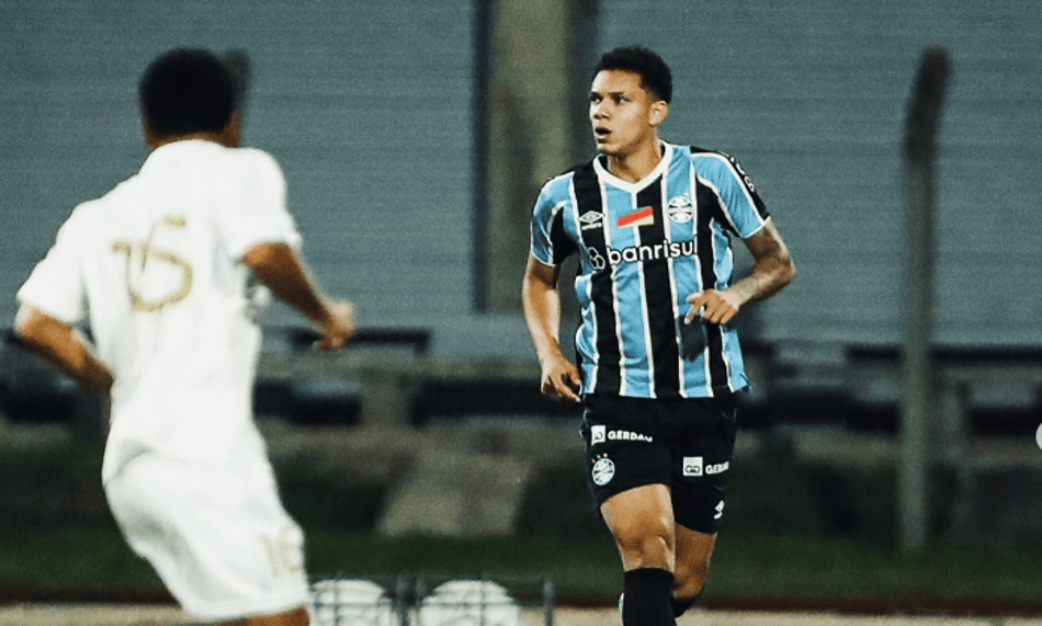 Viery em campo pela base do Grêmio