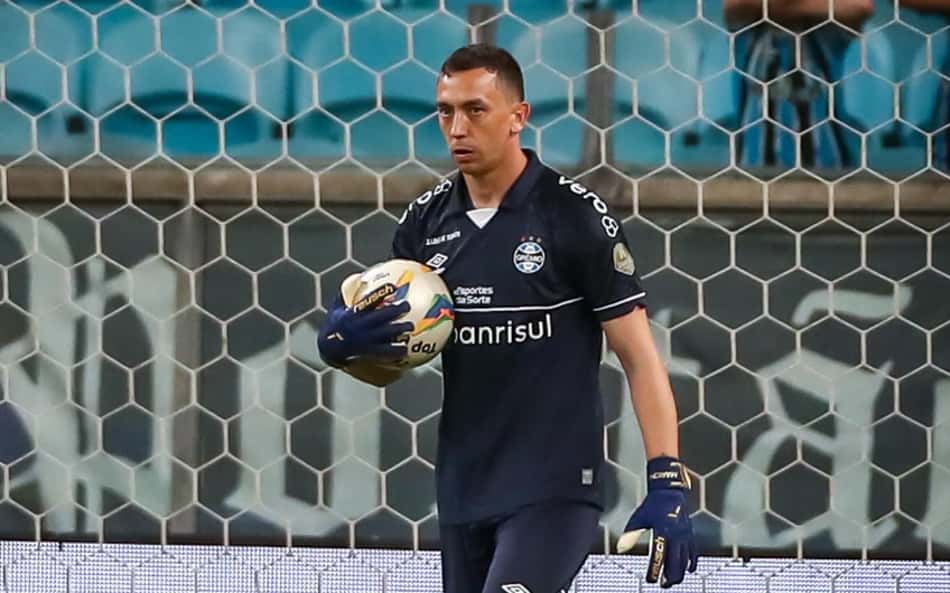 Marchesín tem desconforto muscular e desfalca o Grêmio