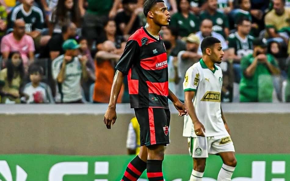 Carlos Gabriel celebra classificação do Oeste diante do Palmeiras na Copinha