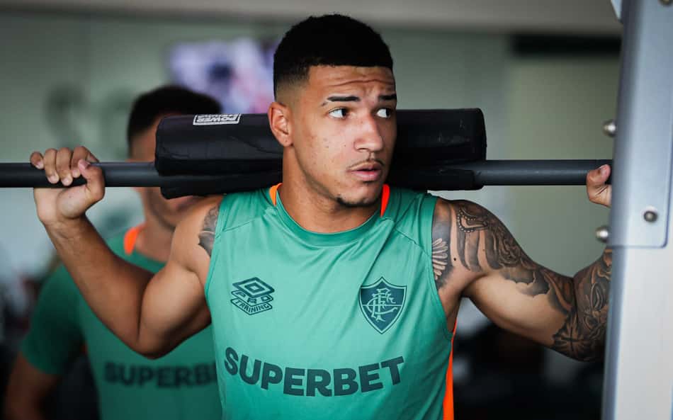 Fluminense convoca Kauã Elias para solucionar problema no Carioca