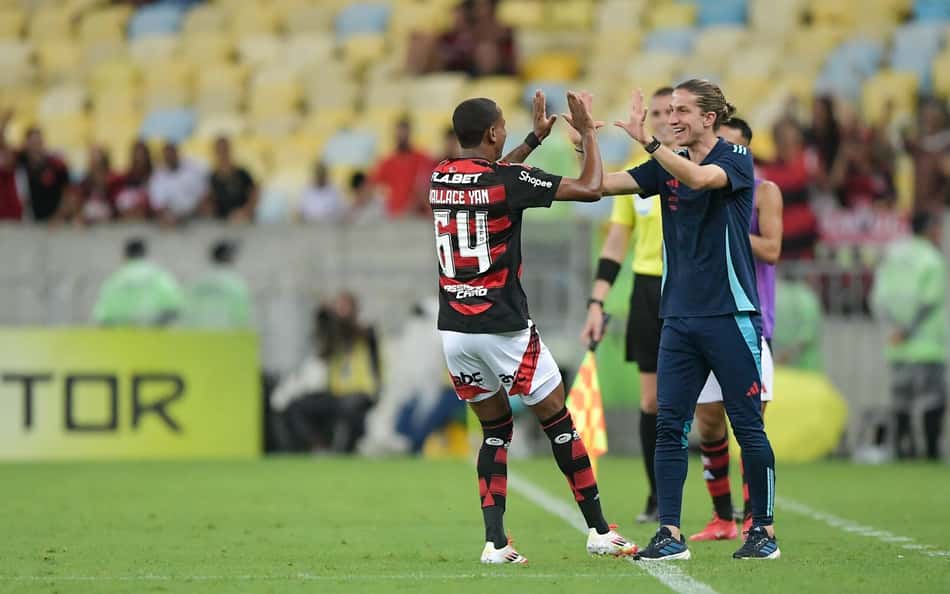 Filipe Luís rasga elogios a Allan no Flamengo: 'Veio com outra atitude'