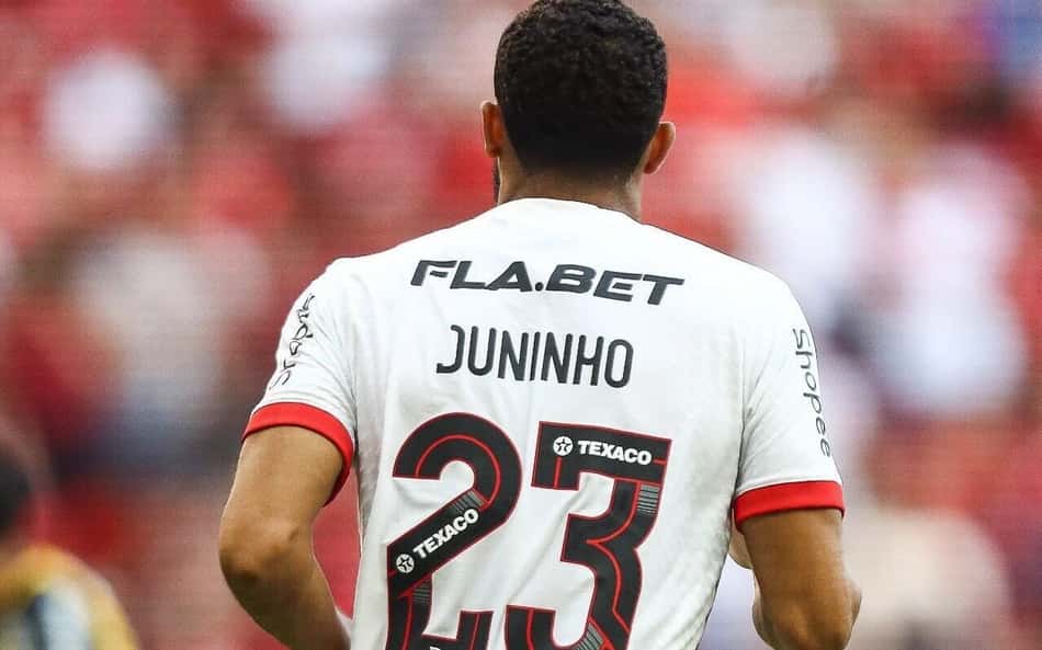 Juninho estreia pelo Flamengo e exalta equipe: 'Só jogador de qualidade'