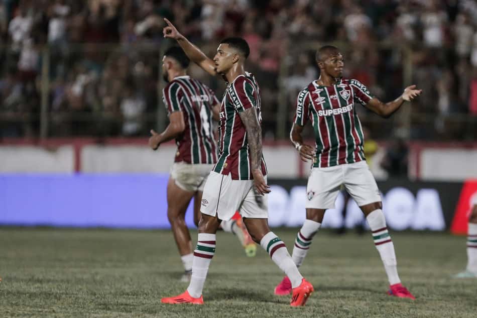 Kauã Elias comemora gol marcado na partida entre Fluminense e Maricá