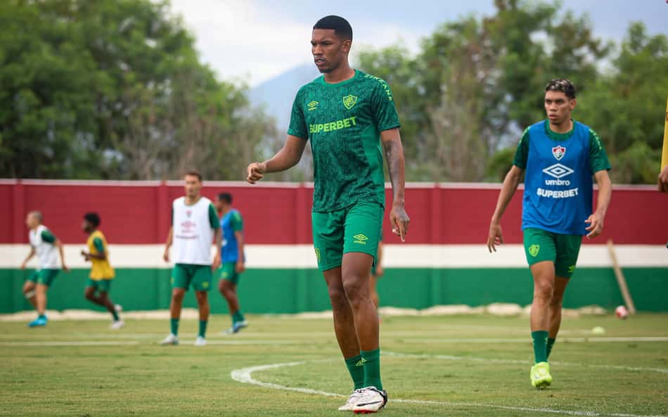 Lelê retorna aos treinos e vê Carioca como redenção no Fluminense