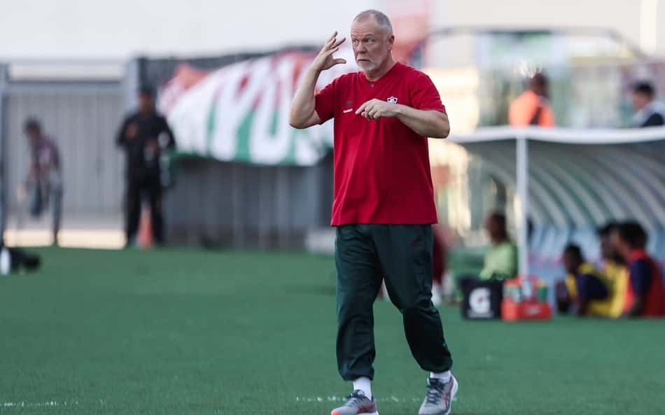 Técnico do Fluminense, Mano Menezes revela lesão de Renato Augusto e volta de Arias