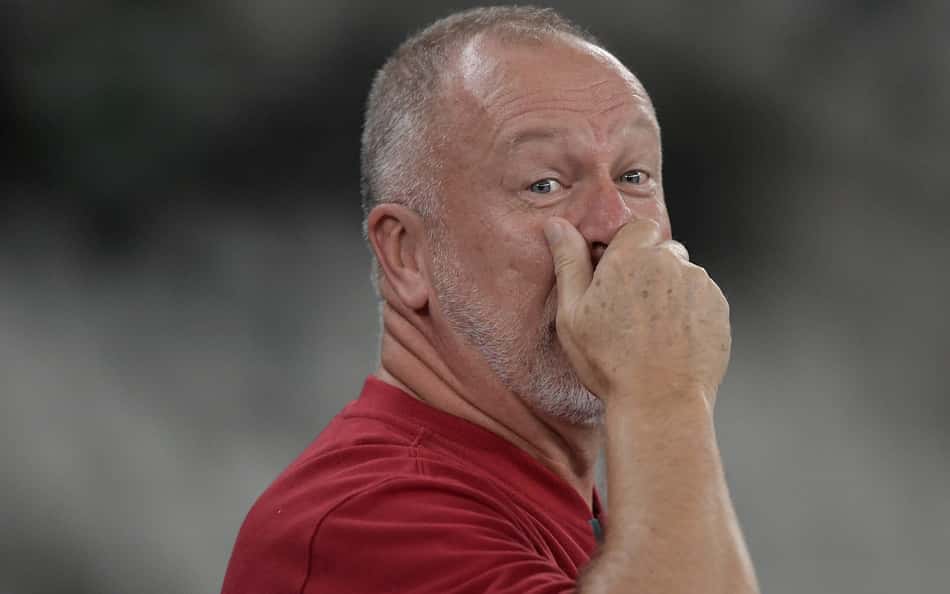Torcedores do Fluminense detonam arbitragem após lance polêmico: 'Má vontade ou safadeza'